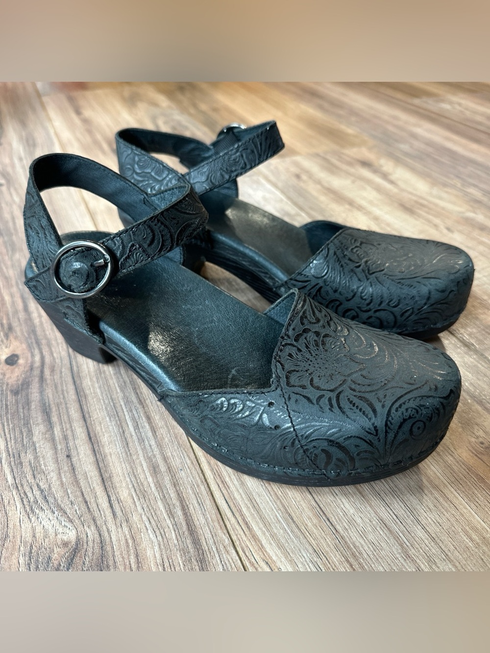 Dansko Black Embossed Mary Jane Slingback Clogs Size 38 Style 9303360200 Rare